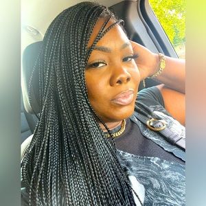 Meet your Posher, Monique